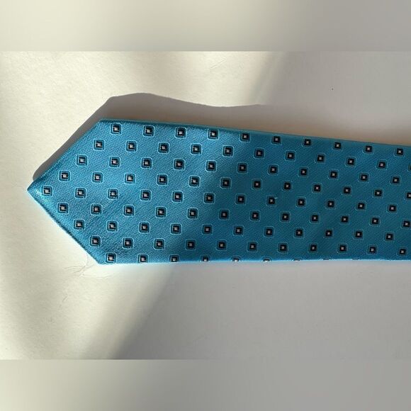 Rountree & Yorke Trademark Tie blue with square pattern 100% Silk - Picture 3 of 4
